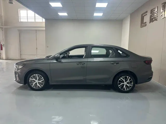 Geely Emgrand — Фото автомобиля 8
