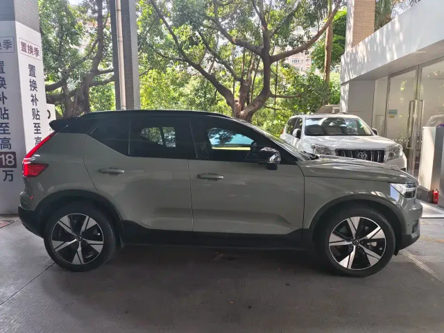 Volvo XC40 — Фото автомобиля 7
