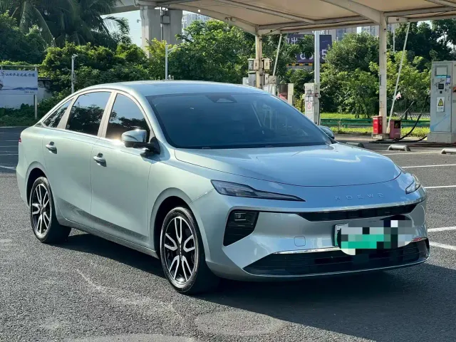 Roewe D6 — Фото автомобиля 3