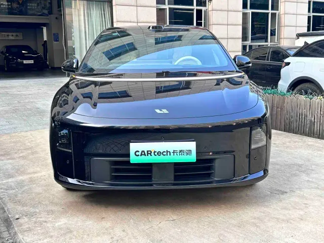Li Auto i6 — Фото автомобиля 2