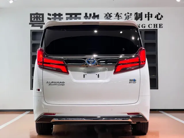 Toyota Alphard — Фото автомобиля 6