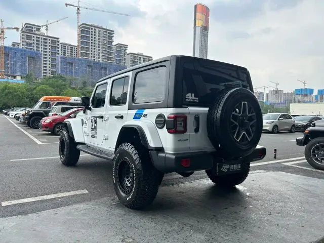 Jeep Wrangler 4xe — Фото автомобиля 12