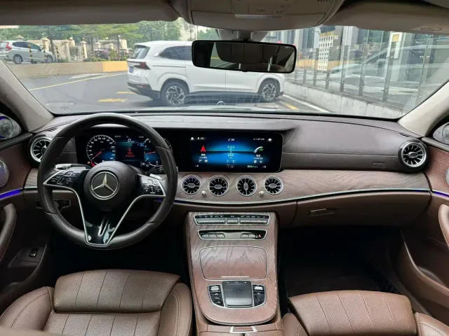 Mercedes-Benz E-Class — Фото автомобиля 6