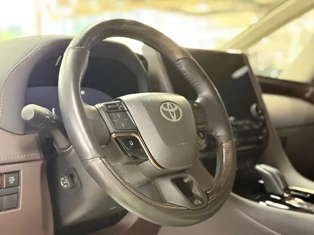 Toyota Alphard — Фото автомобиля 7