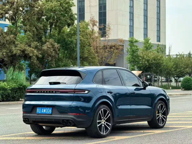 Porsche Cayenne — Фото автомобиля 8