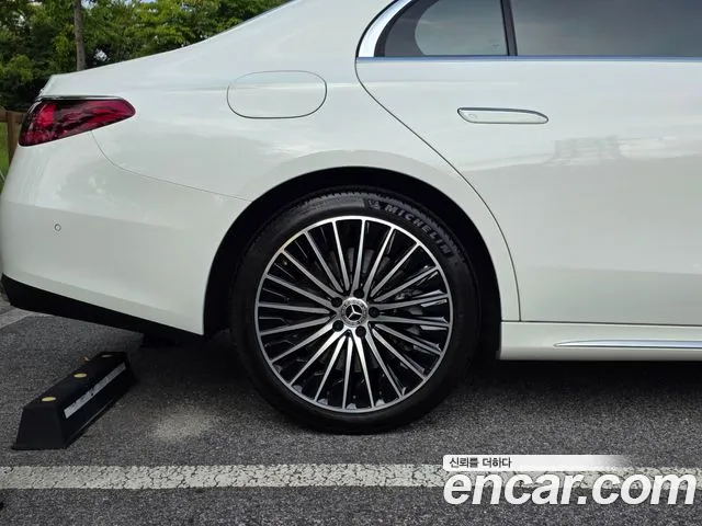 Mercedes-Benz E-Class — Фото автомобиля 14