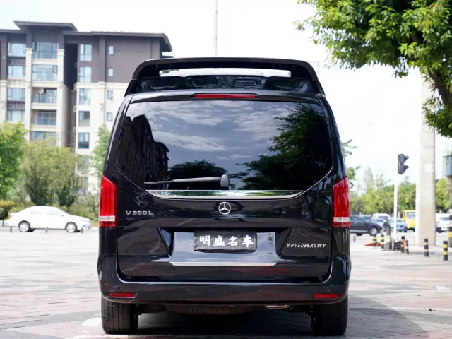 Mercedes-Benz V-Class — Фото автомобиля 30