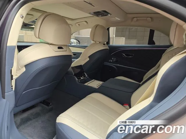 Bentley Flying Spur — Фото автомобиля 9