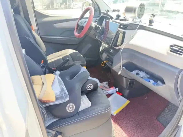 Maxus EV30 — Фото автомобиля 12