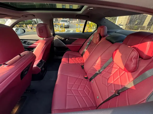 BMW 5 Series — Фото автомобиля 12