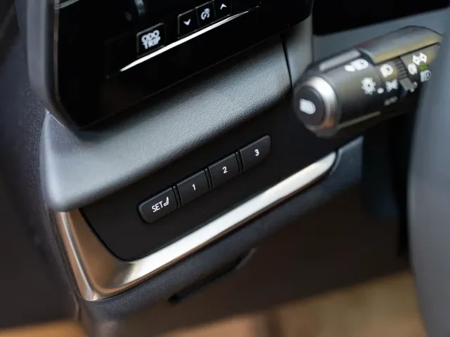 Lexus RZ — Фото автомобиля 20