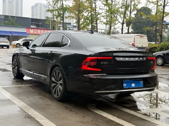 Volvo S90 — Фото автомобиля 14