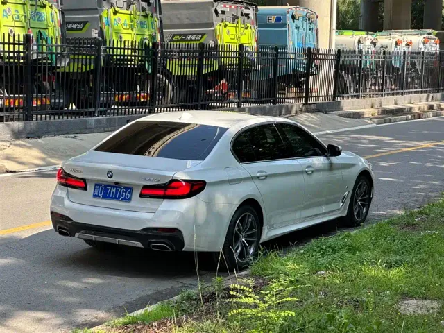 BMW 5 Series — Фото автомобиля 18