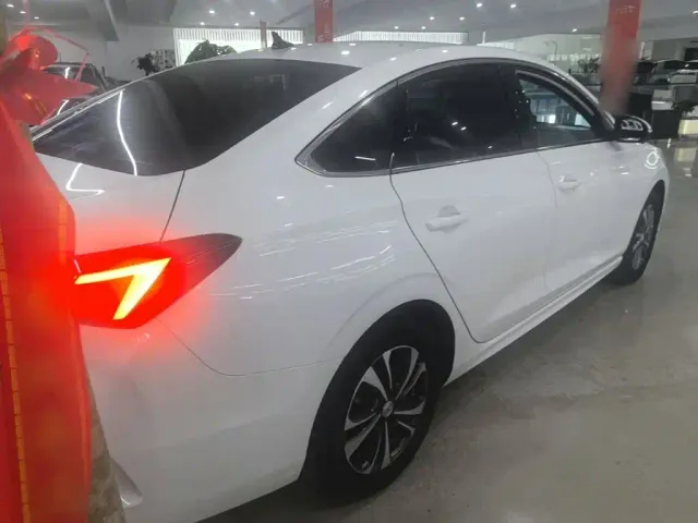 Changan Eado — Фото автомобиля 4