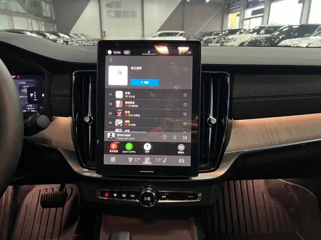 Volvo S90 — Фото автомобиля 12