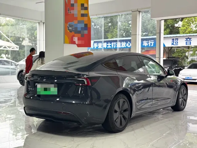 Tesla Model 3 — Фото автомобиля 6