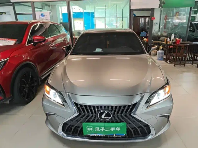 Lexus ES — Фото автомобиля 2