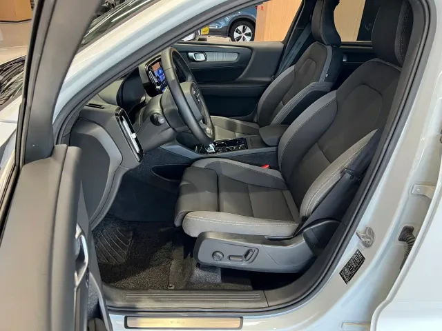 Volvo XC40 — Фото автомобиля 9