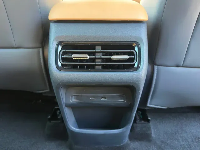 Geely Galaxy Starship 7 EM-i — Фото автомобиля 16
