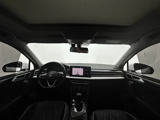 Volkswagen Tiguan L — Фото автомобиля 11