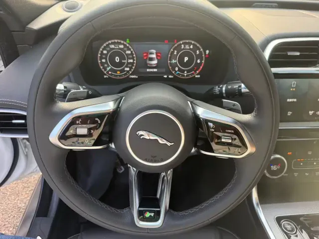 Jaguar XEL — Фото автомобиля 14