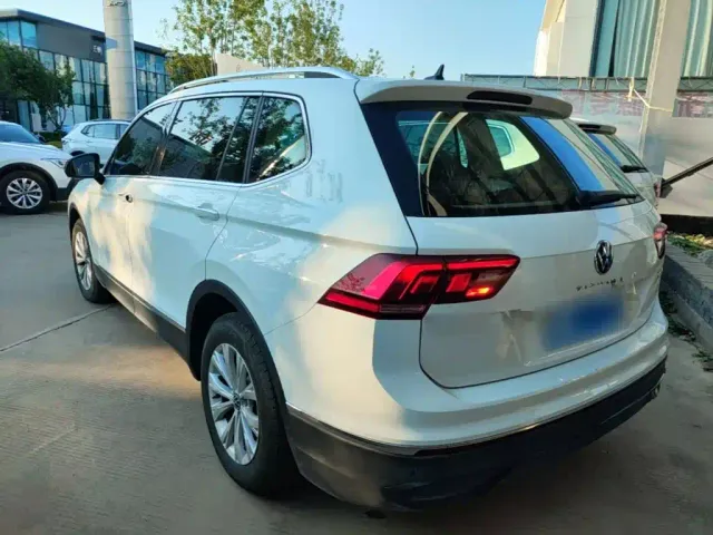Volkswagen Tiguan L — Фото автомобиля 22