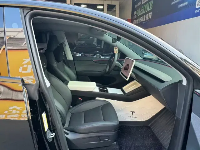 Tesla Model Y — Фото автомобиля 10
