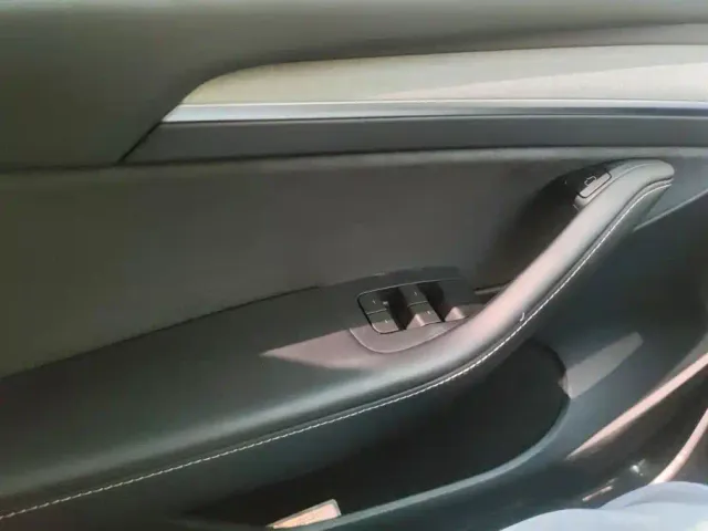 Tesla Model Y — Фото автомобиля 7