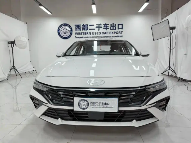Hyundai Elantra — Фото автомобиля 2