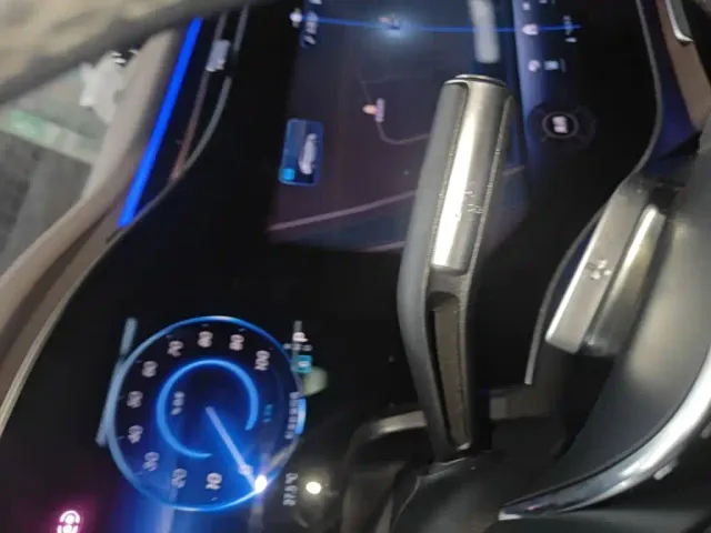 Mercedes-Benz EQS — Фото автомобиля 13