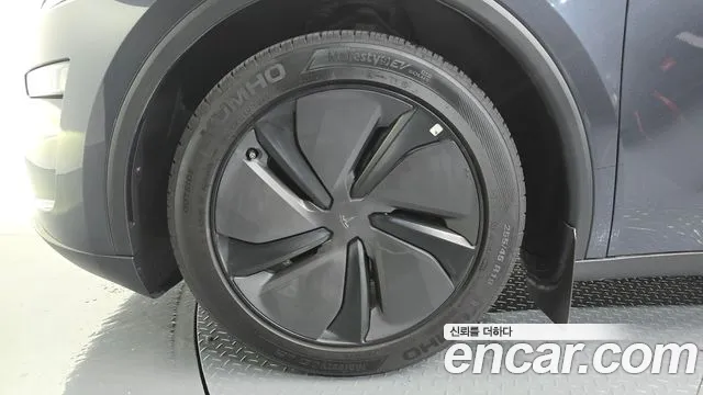 Tesla Model Y — Фото автомобиля 5