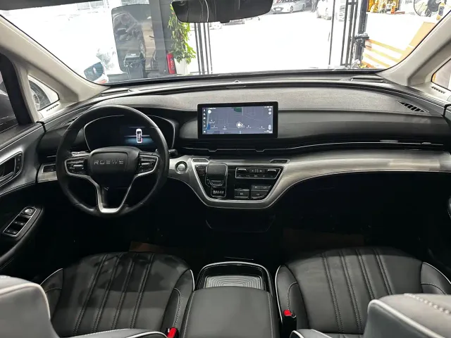 Roewe iMAX8 — Фото автомобиля 9