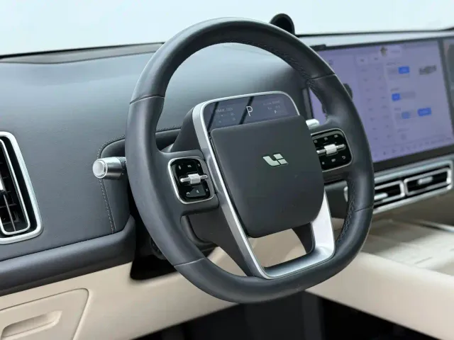 Li Auto L7 — Фото автомобиля 14