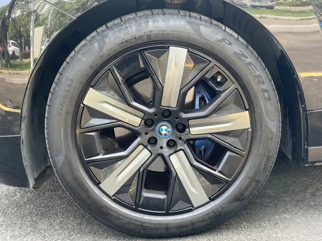BMW iX — Фото автомобиля 5