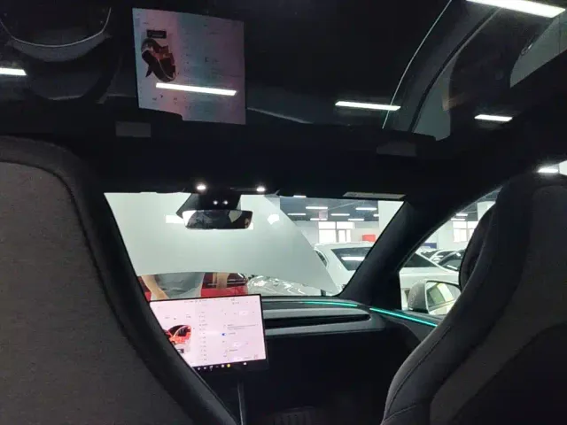 Tesla Model Y L — Фото автомобиля 13