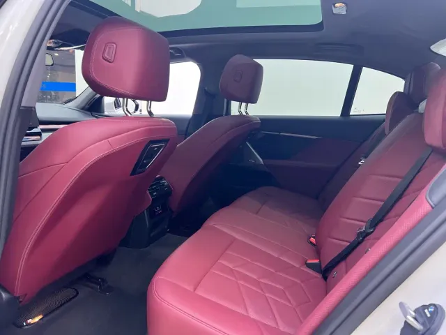 BMW 5 Series — Фото автомобиля 18
