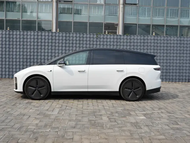 Li Auto i8 — Фото автомобиля 8