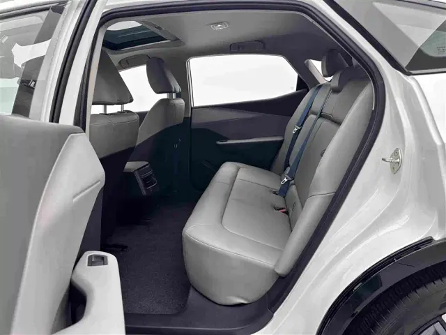 Toyota bZ3 — Фото автомобиля 19