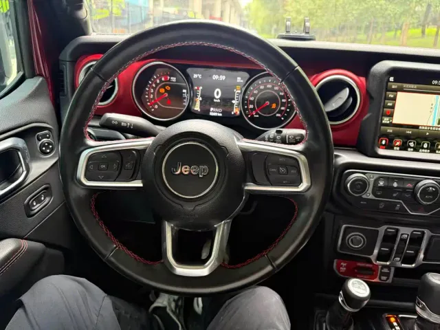 Jeep Wrangler — Фото автомобиля 12