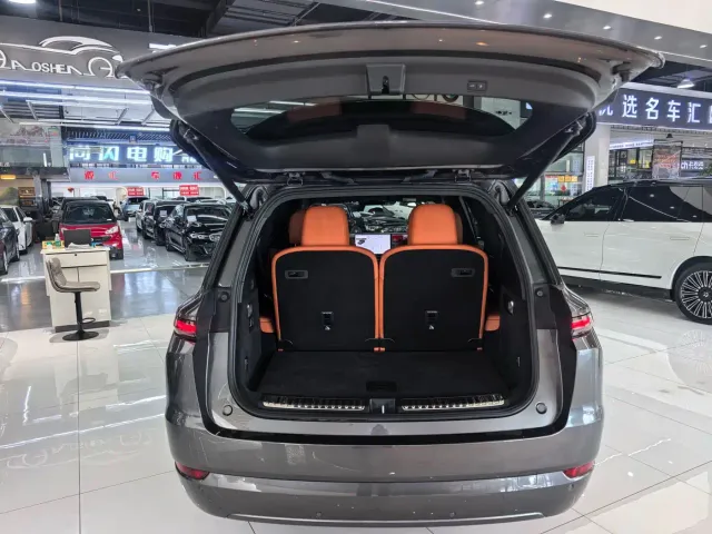 Li Auto L9 — Фото автомобиля 13