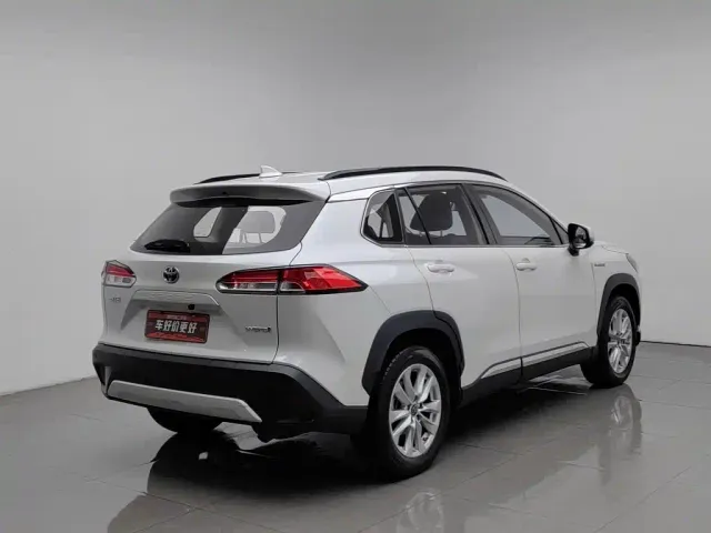 Toyota Corolla Cross — Фото автомобиля 2