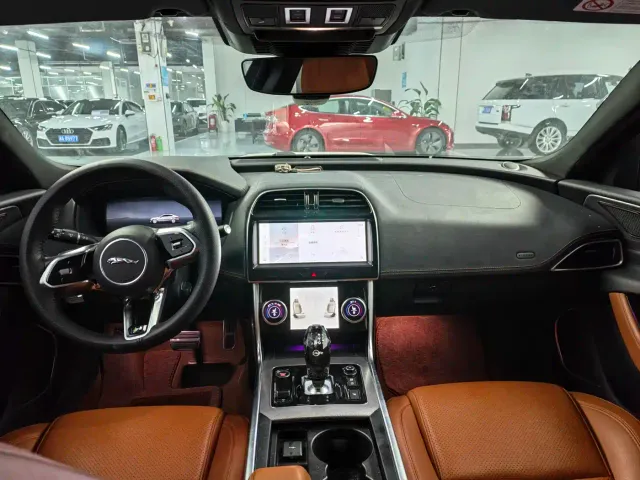 Jaguar XEL — Фото автомобиля 4