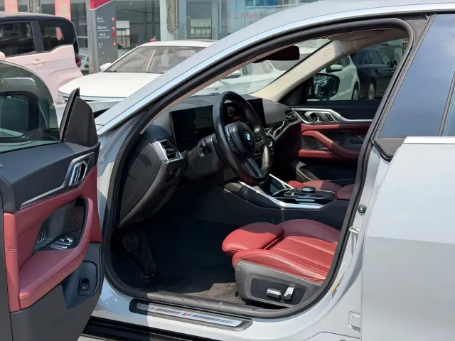 BMW i4 — Фото автомобиля 4
