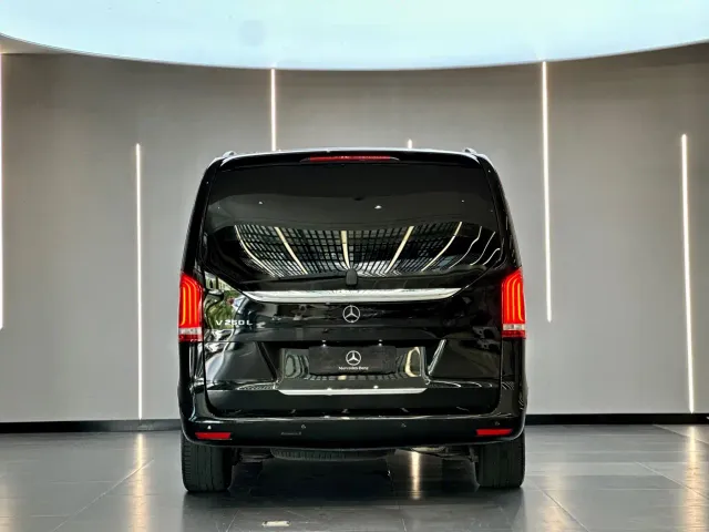 Mercedes-Benz V-Class — Фото автомобиля 11