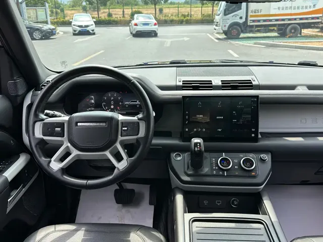 Land Rover Defender — Фото автомобиля 8