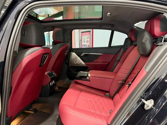 BMW 5 Series — Фото автомобиля 14
