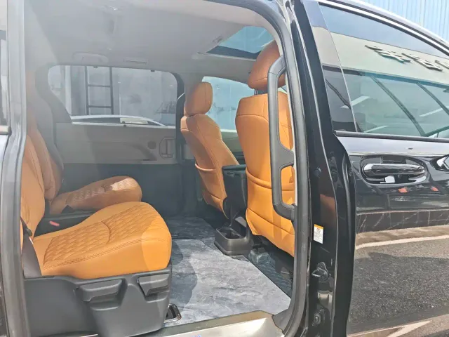 Toyota Sienna — Фото автомобиля 12
