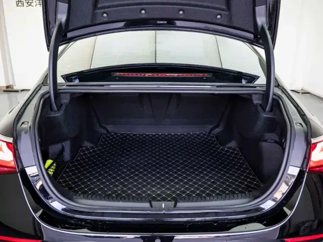 Mercedes-Benz E-Class — Фото автомобиля 8