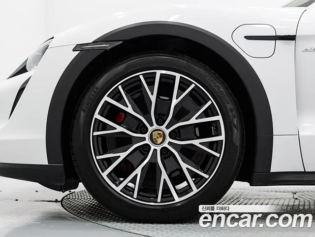 Porsche Taycan Taycan Khan — Фото автомобиля 5