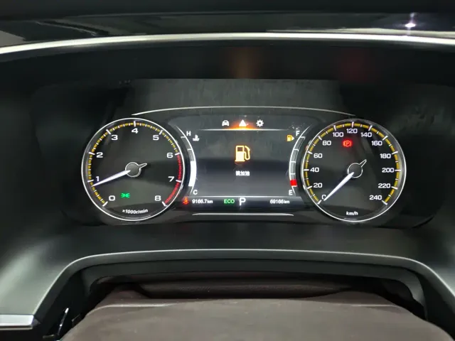 GAC Trumpchi M8 — Фото автомобиля 16